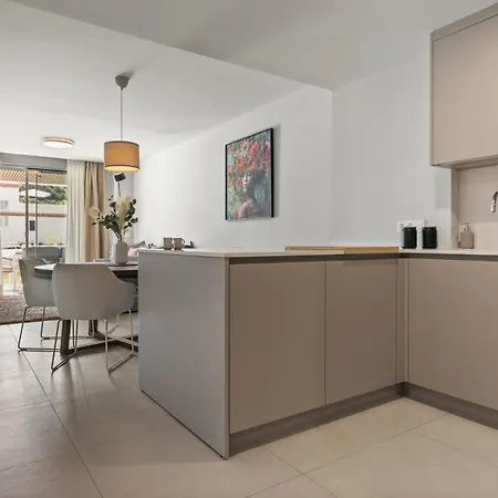 Apartment Vivi Homes - Cosy Pool, Gym & Marbella